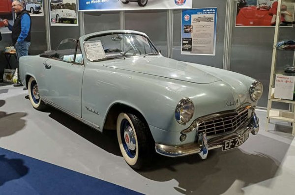 Още един несъществуващ френски производител на автомобили: Simca. Тази атрактивна кабриолетна версия на Aronde е с каросерия на Facel от дизайна на Pininfarina и се предлага още катос купе. През 1957 година откритата кола е преименувана на Oc&eacute;ane. Въпреки че са построени повече от 170 000 бройки, малцина са оцелите днес.